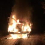 Nuevo atentado en Malleco: Un lesionado y tres camiones quemados