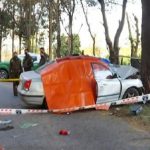 Dos fallecidos en choque vehicular con árbol